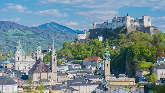 Übersicht über die Stadt Salzburg am Tag
